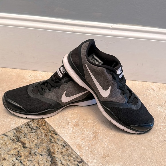 Nike training shoes women’s size 10 black and gray - Picture 1 of 4
